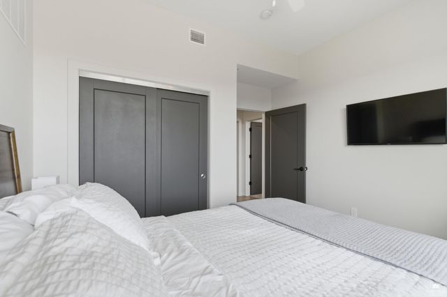 3022 Fieldhouse Cir Apt 208, Manhattan, KS 66503