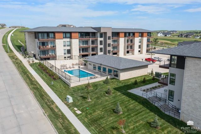 3022 Fieldhouse Cir Apt 208, Manhattan, KS 66503