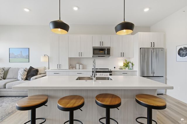 3022 Fieldhouse Cir Apt 208, Manhattan, KS 66503