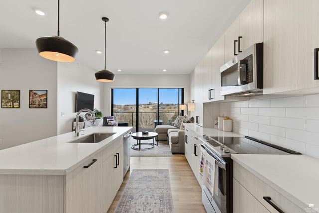 3022 Fieldhouse Cir Apt 208, Manhattan, KS 66503