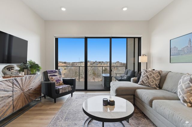 3022 Fieldhouse Cir Apt 208, Manhattan, KS 66503