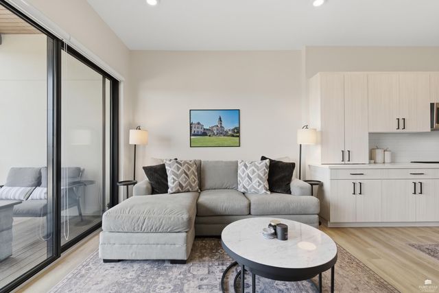 3022 Fieldhouse Cir Apt 208, Manhattan, KS 66503