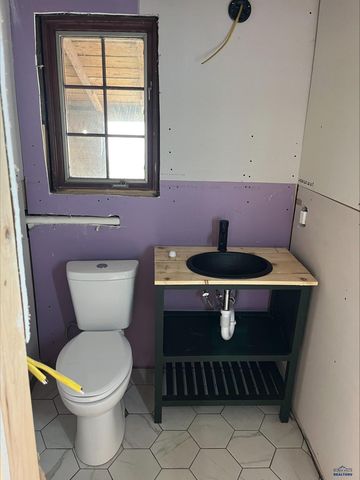 238 S 6TH ST, Hot Springs, SD 57747