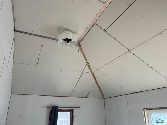 238 S 6TH ST, Hot Springs, SD 57747