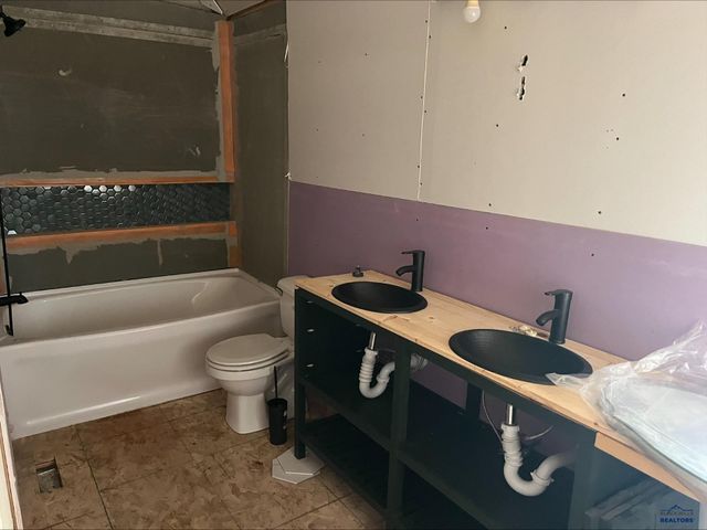 238 S 6TH ST, Hot Springs, SD 57747