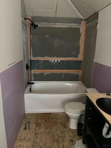 238 S 6TH ST, Hot Springs, SD 57747