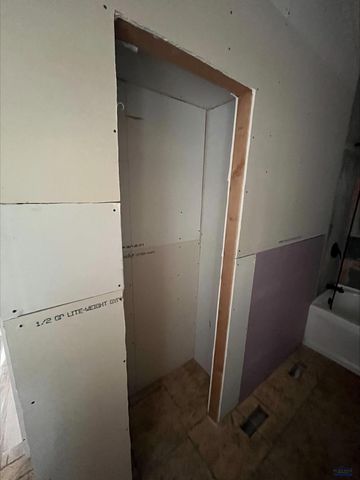 238 S 6TH ST, Hot Springs, SD 57747