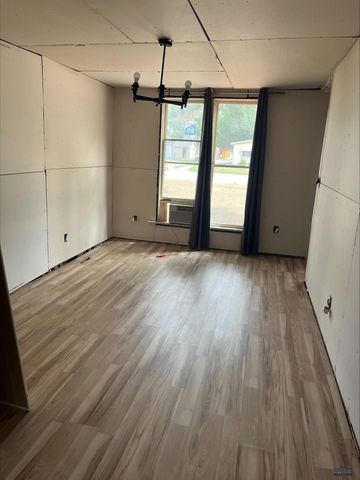 238 S 6TH ST, Hot Springs, SD 57747