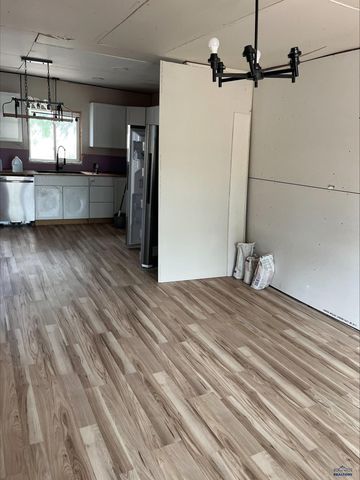 238 S 6TH ST, Hot Springs, SD 57747