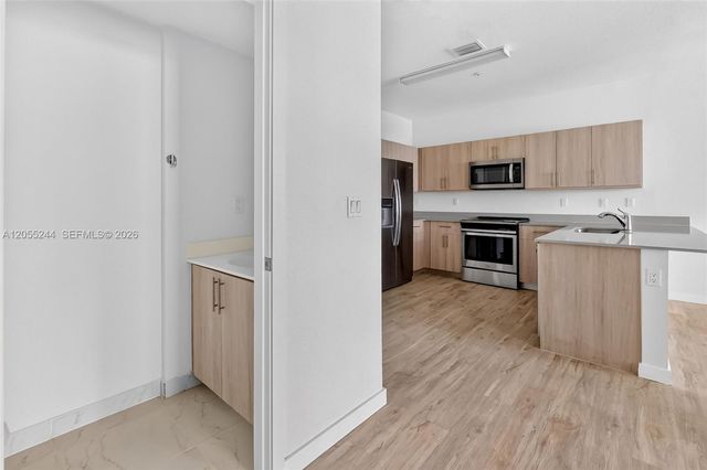 15650 SW 136th Street 212, Miami, FL 33196