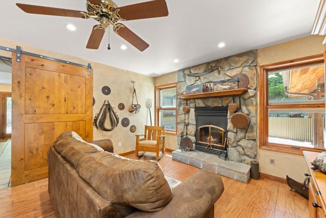19280 Woodridge Dr, Pioneer, CA 95666