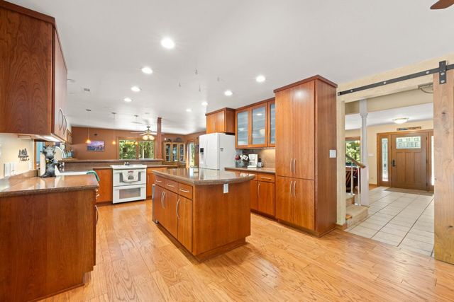 19280 Woodridge Dr, Pioneer, CA 95666