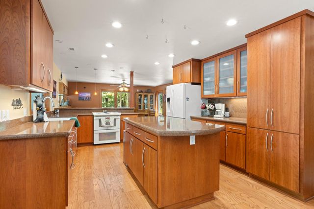 19280 Woodridge Dr, Pioneer, CA 95666