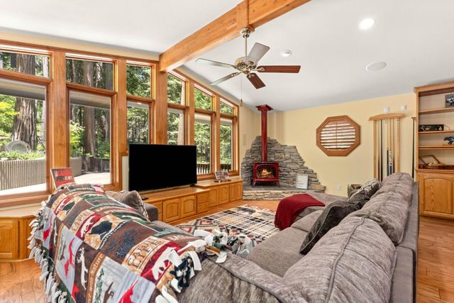 19280 Woodridge Dr, Pioneer, CA 95666