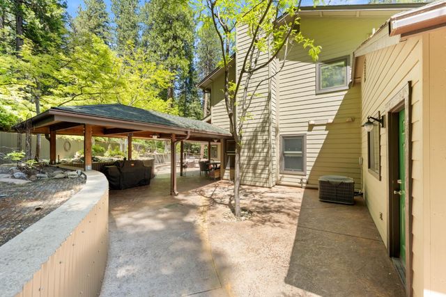 19280 Woodridge Dr, Pioneer, CA 95666