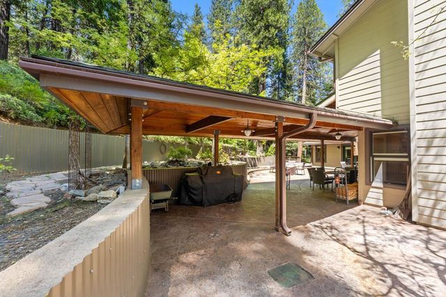 19280 Woodridge Dr, Pioneer, CA 95666