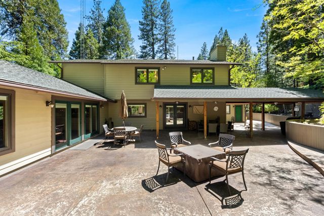 19280 Woodridge Dr, Pioneer, CA 95666