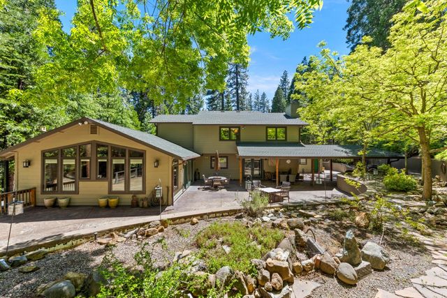 19280 Woodridge Dr, Pioneer, CA 95666