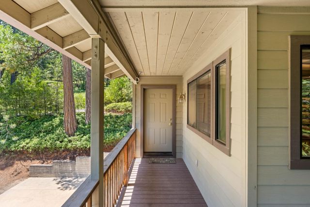 19280 Woodridge Dr, Pioneer, CA 95666