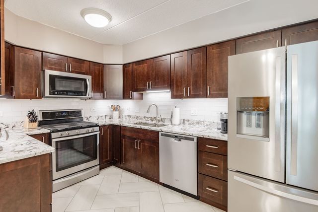 1477 E Thacker Street 205, Des Plaines, IL 60016