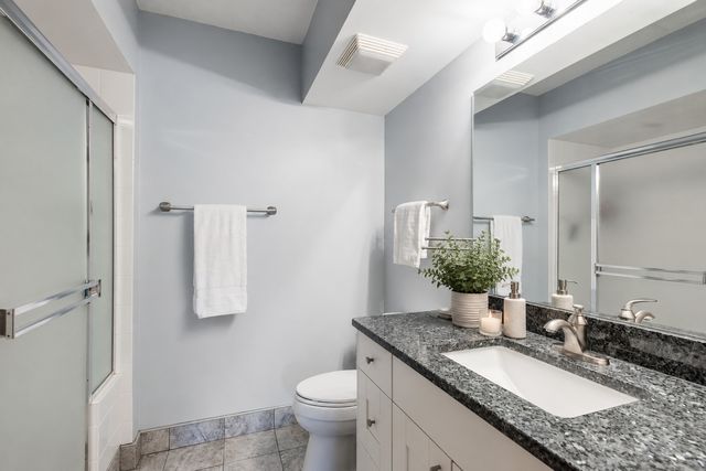 1477 E Thacker Street 205, Des Plaines, IL 60016