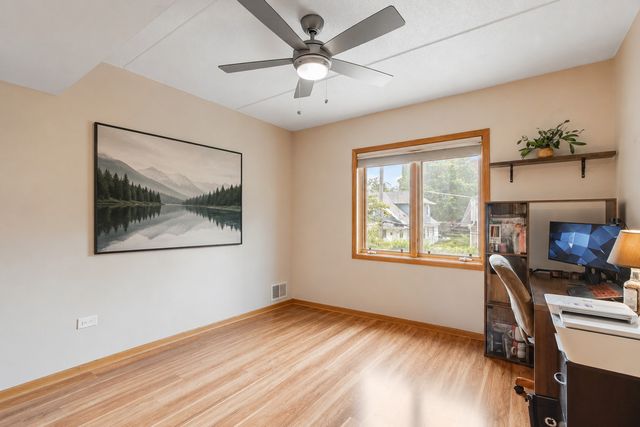 1477 E Thacker Street 205, Des Plaines, IL 60016