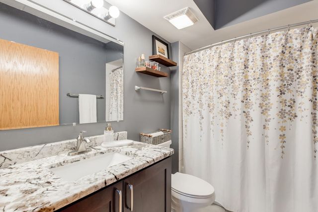 1477 E Thacker Street 205, Des Plaines, IL 60016