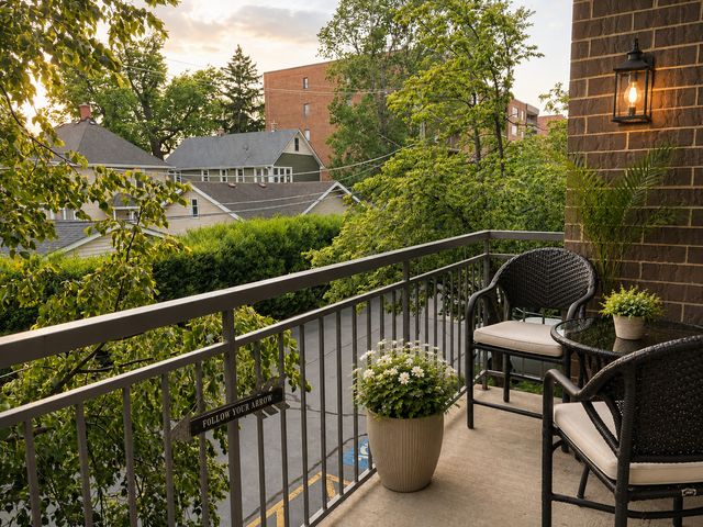 1477 E Thacker Street 205, Des Plaines, IL 60016