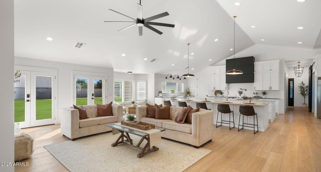 2265 E BONANZA Road, Gilbert, AZ 85297