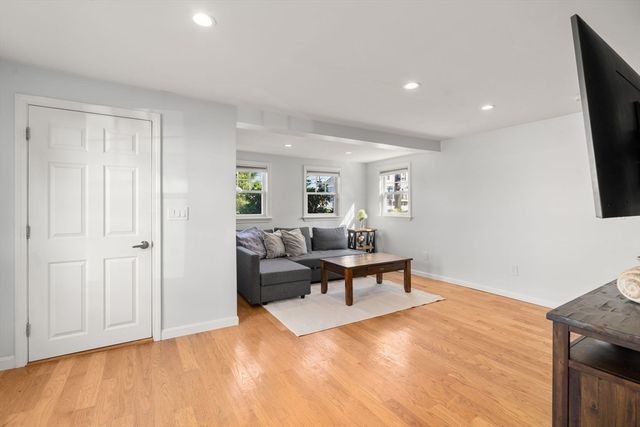 629 Sea St, Quincy, MA 02169