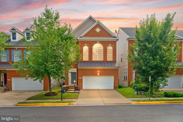 8352 MIDDLE RUDDINGS DR, Lorton, VA 22079