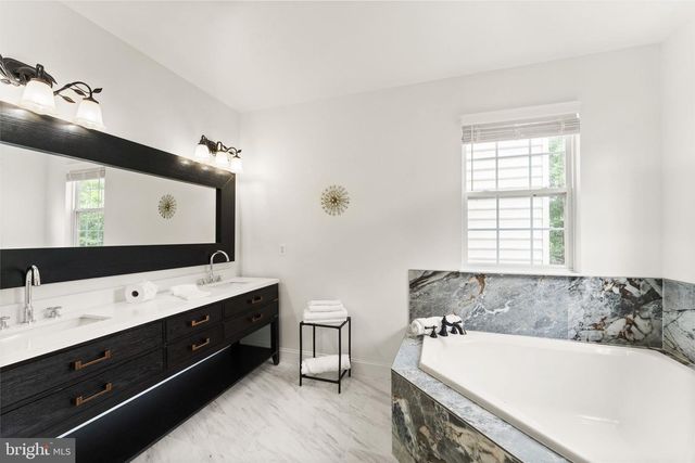 8352 MIDDLE RUDDINGS DR, Lorton, VA 22079