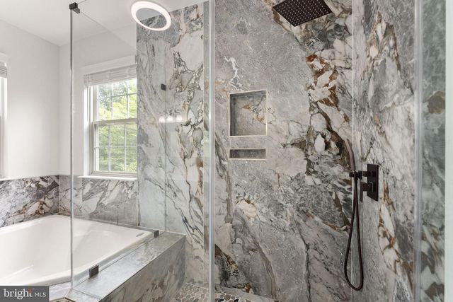 8352 MIDDLE RUDDINGS DR, Lorton, VA 22079