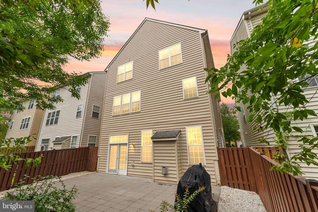 8352 MIDDLE RUDDINGS DR, Lorton, VA 22079