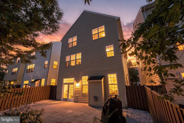 8352 MIDDLE RUDDINGS DR, Lorton, VA 22079