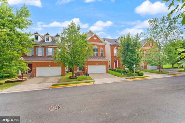 8352 MIDDLE RUDDINGS DR, Lorton, VA 22079
