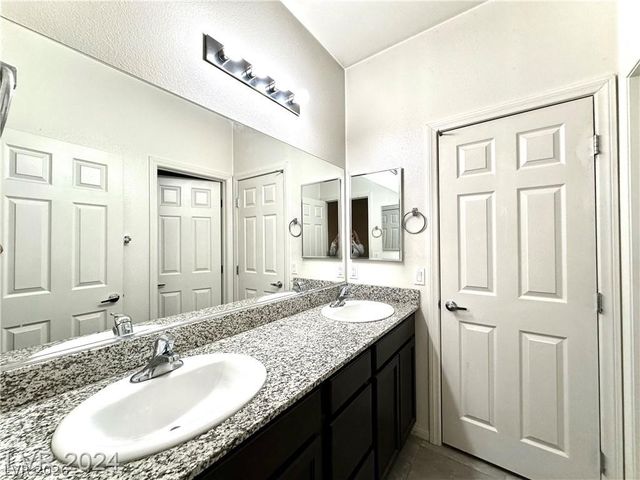 5708 Akula Bay Street, North Las Vegas, NV 89081