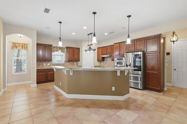 530 N BLUE LAKE AVENUE, Deland, FL 32724