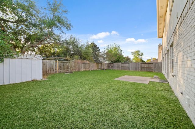 2208 Day Drive, Pearland, TX 77584