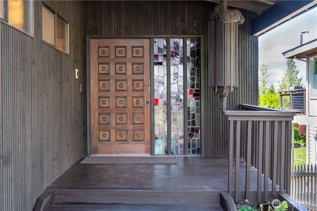 4033 52nd Place SW, Seattle, WA 98116