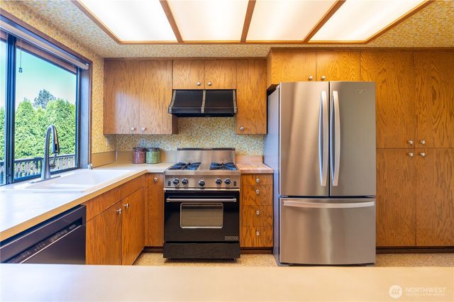 4033 52nd Place SW, Seattle, WA 98116