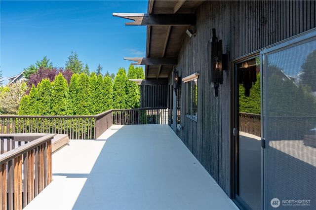 4033 52nd Place SW, Seattle, WA 98116