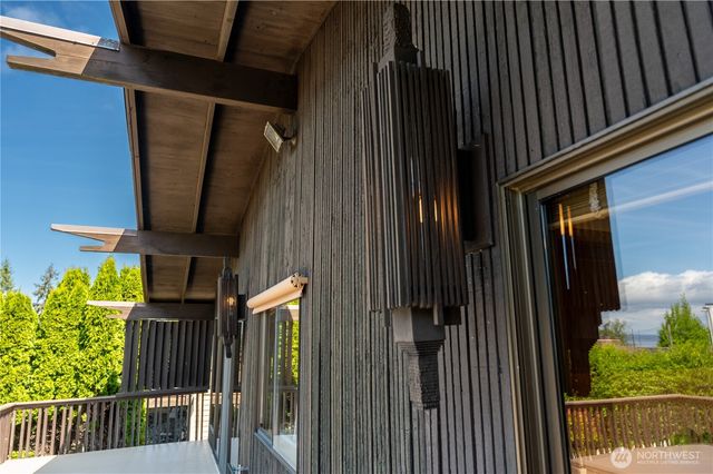 4033 52nd Place SW, Seattle, WA 98116