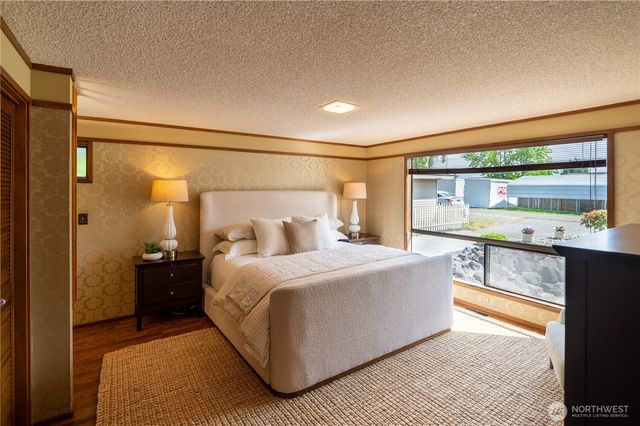 4033 52nd Place SW, Seattle, WA 98116