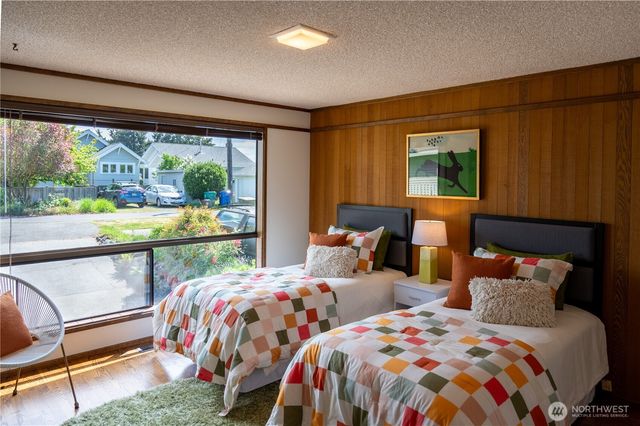 4033 52nd Place SW, Seattle, WA 98116