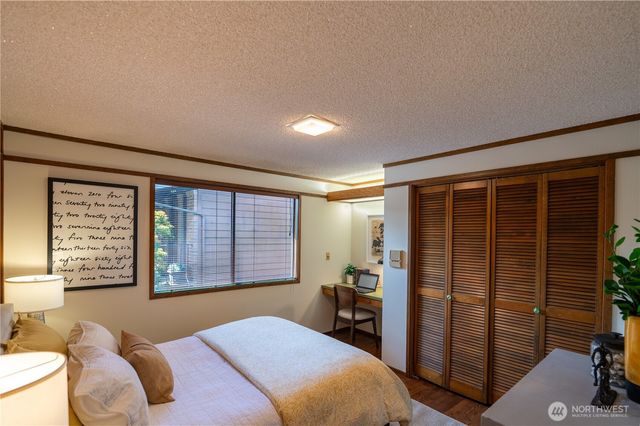 4033 52nd Place SW, Seattle, WA 98116