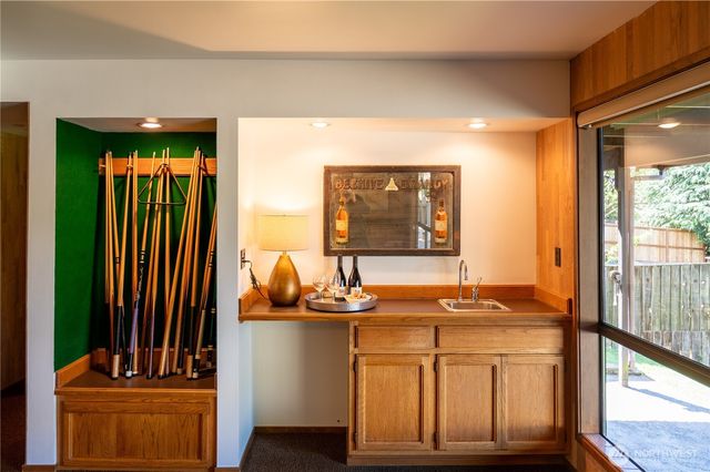 4033 52nd Place SW, Seattle, WA 98116