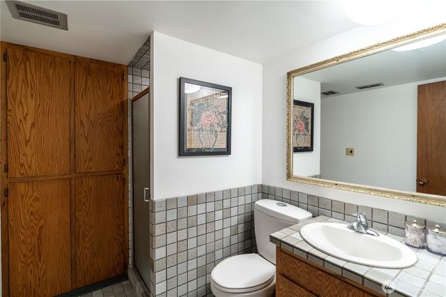 4033 52nd Place SW, Seattle, WA 98116