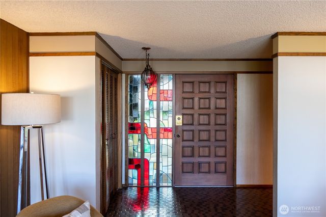 4033 52nd Place SW, Seattle, WA 98116