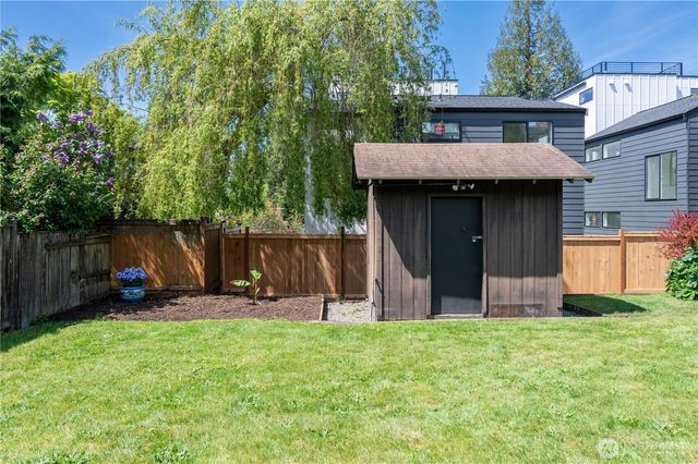 4033 52nd Place SW, Seattle, WA 98116